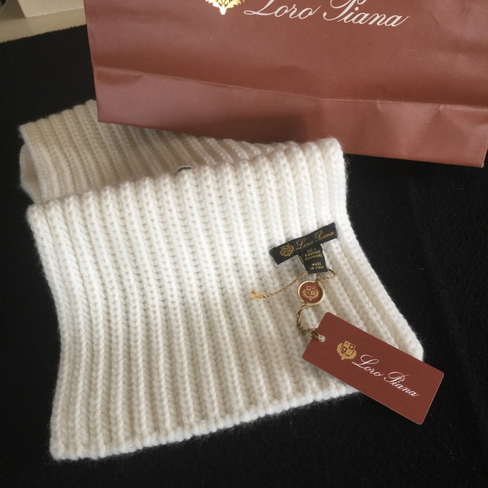 New Loro Piana Rib-Knit White Cashmere Scarf